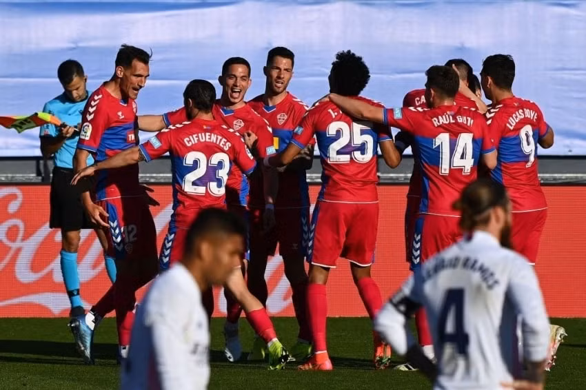 Elche có bàn mở tỷ số trước. Ảnh: Getty