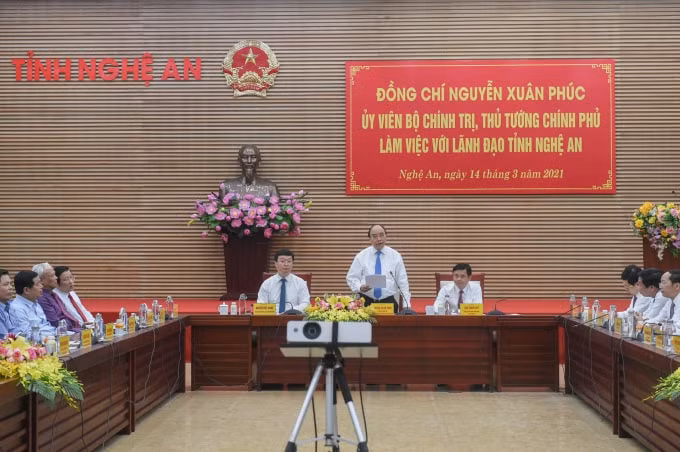 Thủ tướng lưu ý, trong phát triển, phải chuyển từ chiều rộng sang chiều sâu, có tầm nhìn dài hạn hơn.