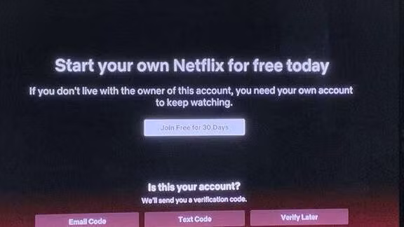 Một số người dùng nhận được thông báo chặn chia sẻ tài khoản Netflix. Ảnh: The Streameble