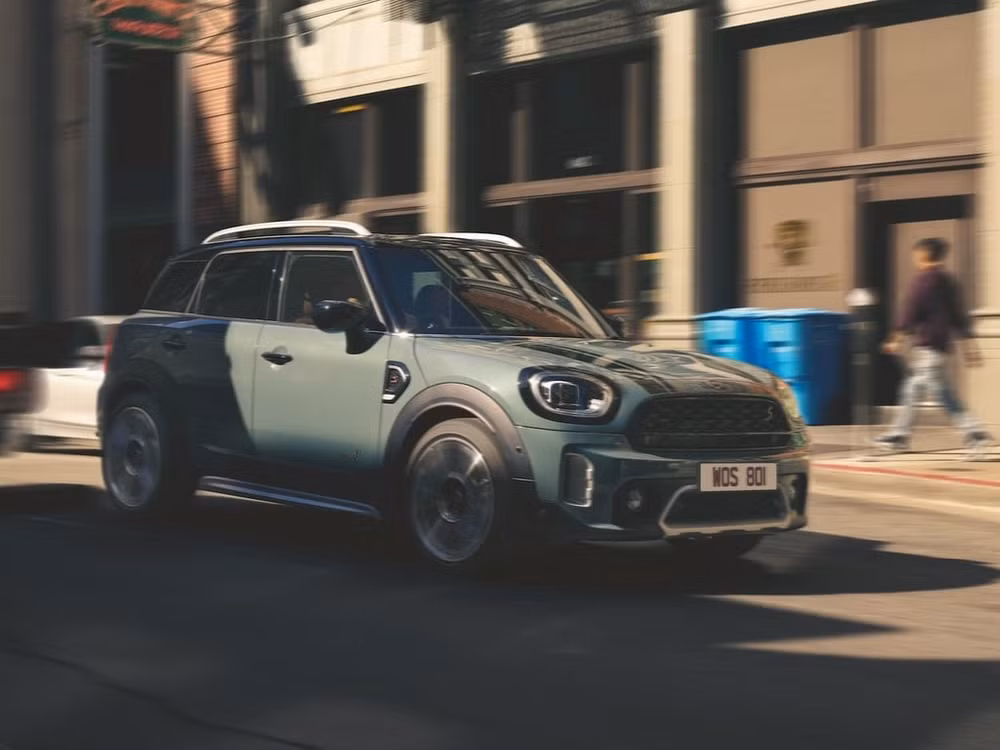 MINI Cooper S Countryman có giá khởi điểm 2,439 tỷ đồng tại Việt Nam. Ảnh: THACO