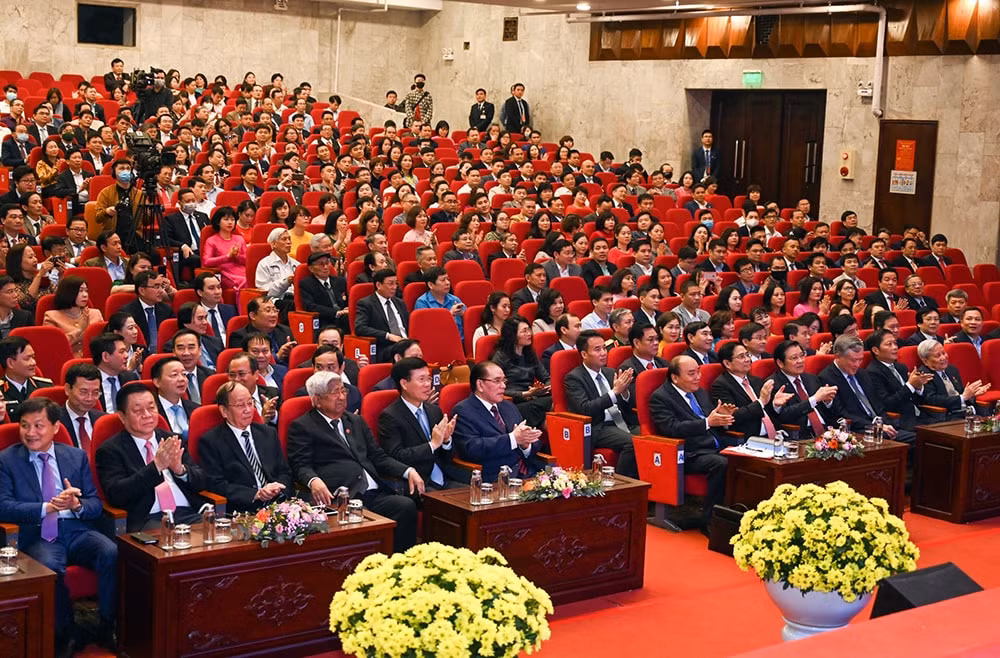 Các đồng chí lãnh đạo, nguyên lãnh đạo Đảng, Nhà nước dự lễ kỷ niệm. Ảnh: Phạm Hải
