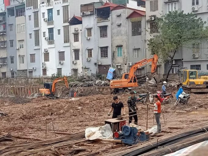 Công nhân tại dự án không được trang bị bảo hộ lao động, gây mất an toàn lao động.