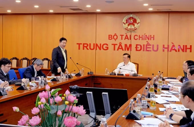 Lãnh đạo Bộ Tài chính họp bàn, xử lý tình trạng nghẽn lệnh.