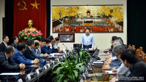 Phó Thủ tướng Chính phủ, Bộ trưởng Bộ Ngoại giao Phạm Bình Minh phát biểu chỉ đạo hội nghị. Ảnh: baoquocte.vn