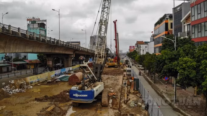 Trước đó, Chủ tịch UBND TP Hà Nội Chu Ngọc Anh cũng đã cho biết, dự án xây dựng cầu Vĩnh Tuy giai đoạn 2 là một trong những dự án nằm trong danh mục công trình trọng điểm của thành phố, nhằm mục tiêu hoàn thiện toàn bộ đường Vành đai 2; tăng cường khả năng lưu thông giữa hai bên bờ sông Hồng, đáp ứng nhu cầu vận tải ngày một tăng cao giữa trung tâm Thủ đô với khu vực phía bắc và đông bắc thành phố; từng bước hoàn chỉnh hạ tầng giao thông Thủ đô theo quy hoạch đã được Thủ tướng Chính phủ phê duyệt.