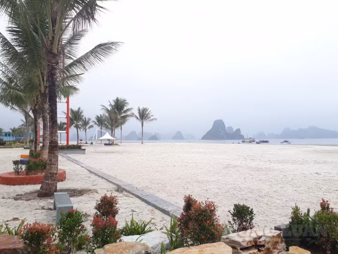 Một góc phía biển hướng ra vịnh Bái Tử Long của Khu đô thị mới Phương Đông. Ảnh: Nguyễn Quân.
