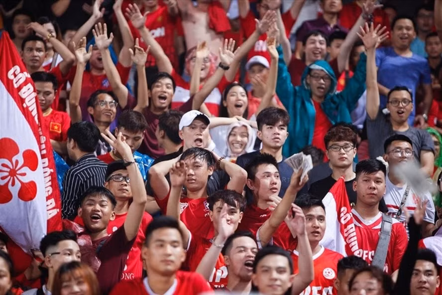 Hình ảnh khán giả được vào sân theo dõi trận Hải Phòng gặp Hà Nội vòng 3 LS V.League 2021 trên sân Lạch Tray. Ảnh: internet
