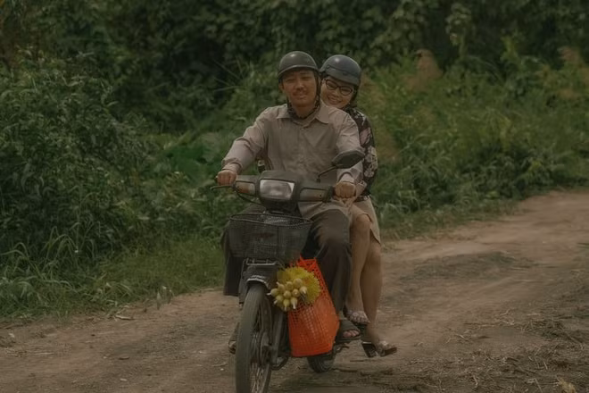Chuyện tình cả giữa ông Ba Sang và cô Cẩm Lệ cũng là sự hy sinh dành cho nhau.