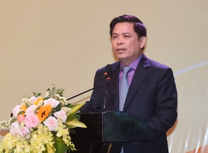 Bộ trưởng Bộ GTVT Nguyễn Văn Thể báo cáo tại Hội nghị.