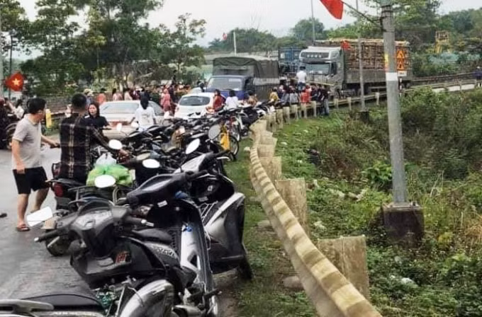Hiện trường vụ tai nạn ở huyện Quỳ Hợp, Nghệ An