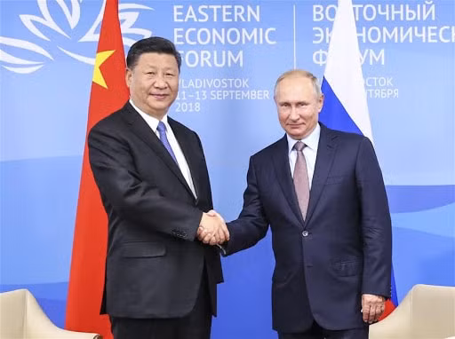 Chủ tịch Trung Quốc Tập Cận Bình (trái) và Tổng thống Nga Vladimir Putin tại Diễn đàn kinh tế Đông Á năm 2018 - Ảnh: Xinhua/Xie Huanchi