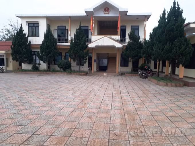 Trụ sở UBND xã Linh Hải, nơi hàng loạt cán bộ bị kỷ luật. (Ảnh: Cái Văn Long)