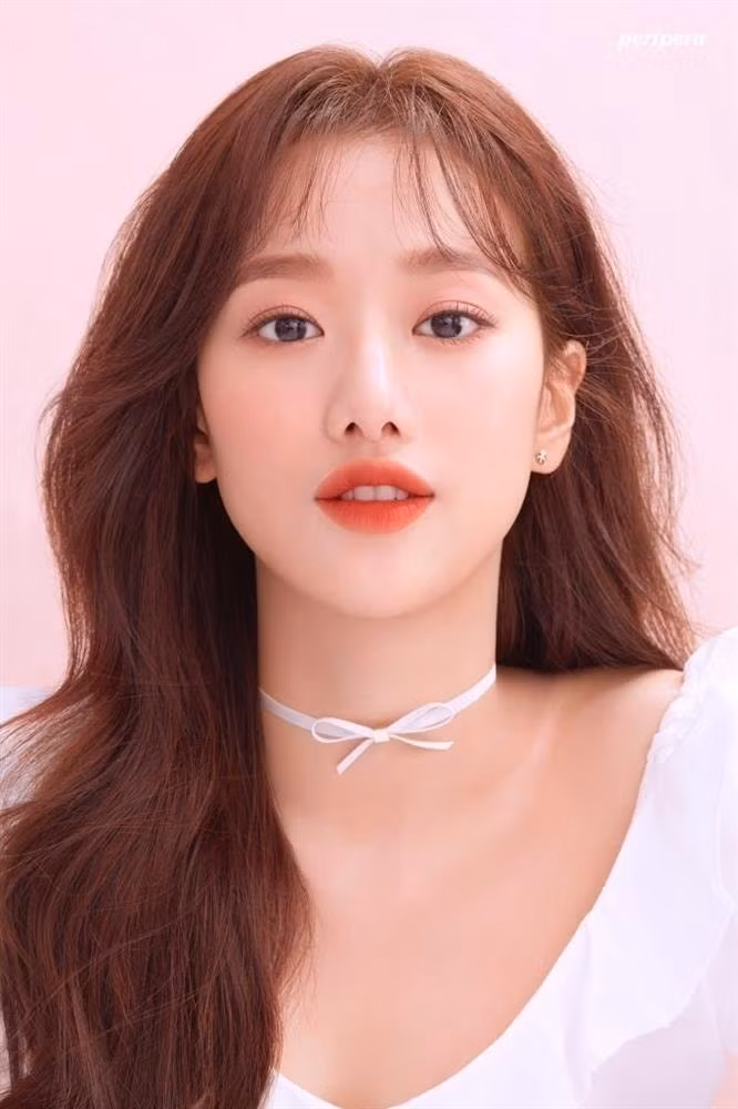 Những bê bối gần đây đã khiến Lee Naeun - nữ thần tượng đình đám nhóm APRIL mất vai trong Taxi Driver.