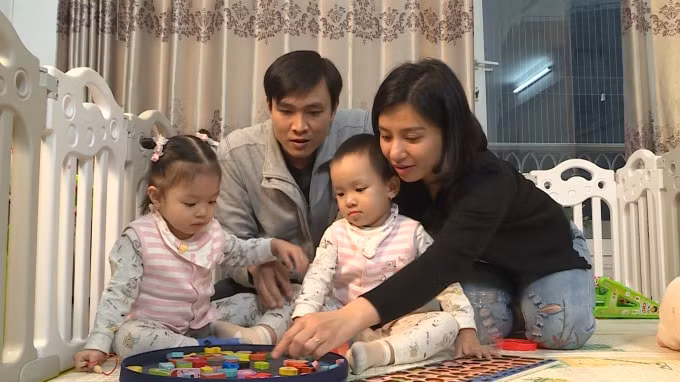 Cặp song sinh đáng yêu chính là “trái ngọt” của chị Thu Hà sau 7 năm đằng đẵng mong chờ.