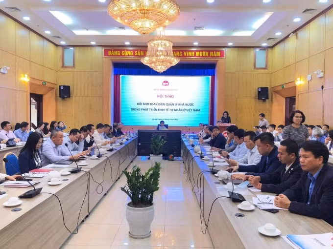 Toàn cảnh Hội thảo Đổi mới toàn diện quản lý nhà nước trong phát triển kinh tế tư nhân ở Việt Nam.