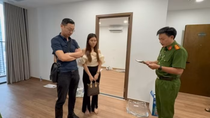 Công an TPHCM vạch trần cách thức điều hành mại dâm của cựu tiếp viên hàng không - Ảnh 1.