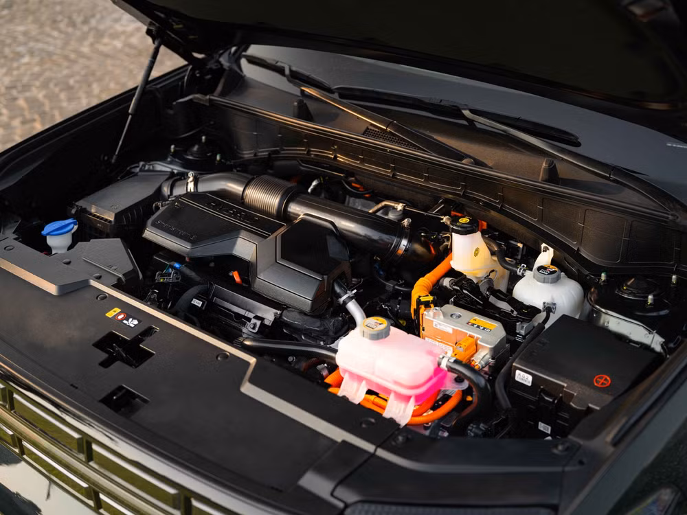 Khoang động cơ Hyundai Santa Fe Hybrid - Ảnh: HTV