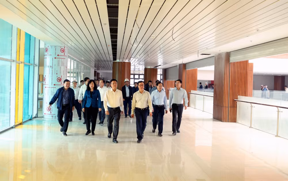 Phó Thủ tướng Lê Thành Long kiểm tra dự án Bệnh viện Bạch Mai và Việt Đức cơ sở 2- Ảnh 1.