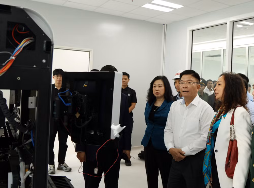 Phó Thủ tướng Lê Thành Long kiểm tra dự án Bệnh viện Bạch Mai và Việt Đức cơ sở 2- Ảnh 5.