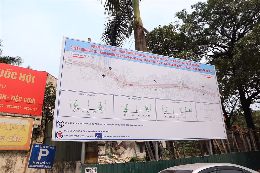 Dự án xây dựng đường Vành đai 1 đoạn Hoàng Cầu - Voi Phục gặp nhiều khó khăn do vướng giải phóng mặt bằng.