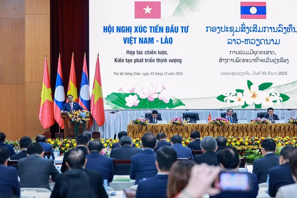 Thủ tướng: Phải chắt chiu và khai thác hiệu quả từng sáng kiến của doanh nghiệp Việt Nam - Lào- Ảnh 1.