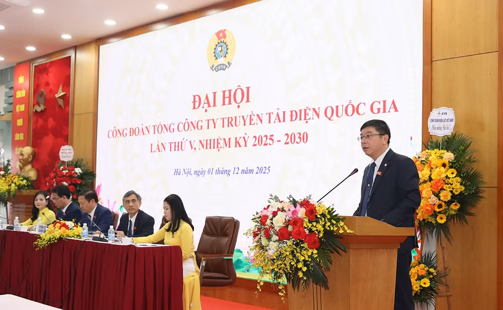 Phó Bí thư Đảng ủy, Tổng giám đốc EVNNPT Phạm Lê Phú phát biểu chỉ đạo tại Đại hội