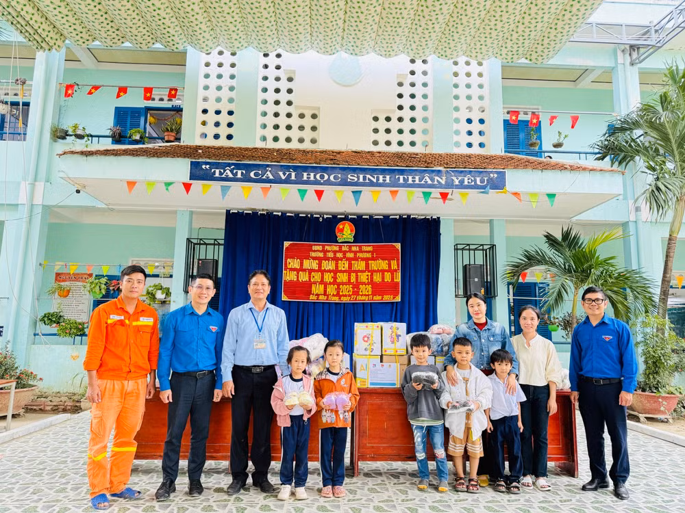 PTC3 thăm hỏi và trao quà cho các điểm trường bị ngập sâu tại phường Bắc Nha Trang, tỉnh Khánh Hòa