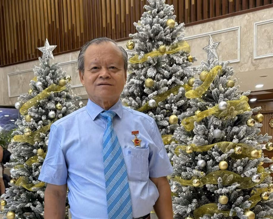 Đại tá Trần Văn Thông, nguyên Tham tán Chính trị Đại sứ quán Việt Nam tại Campuchia, Ủy viên Ban Thường vụ Trung ương Hội Hữu nghị Việt Nam – Campuchia.