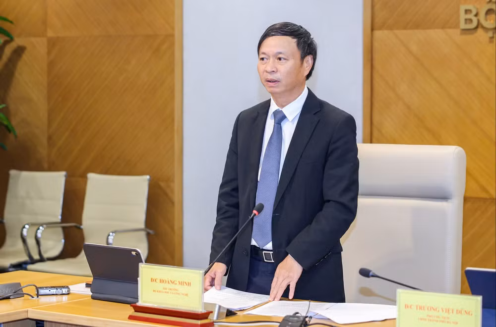 Thứ trưởng Hoàng Minh02