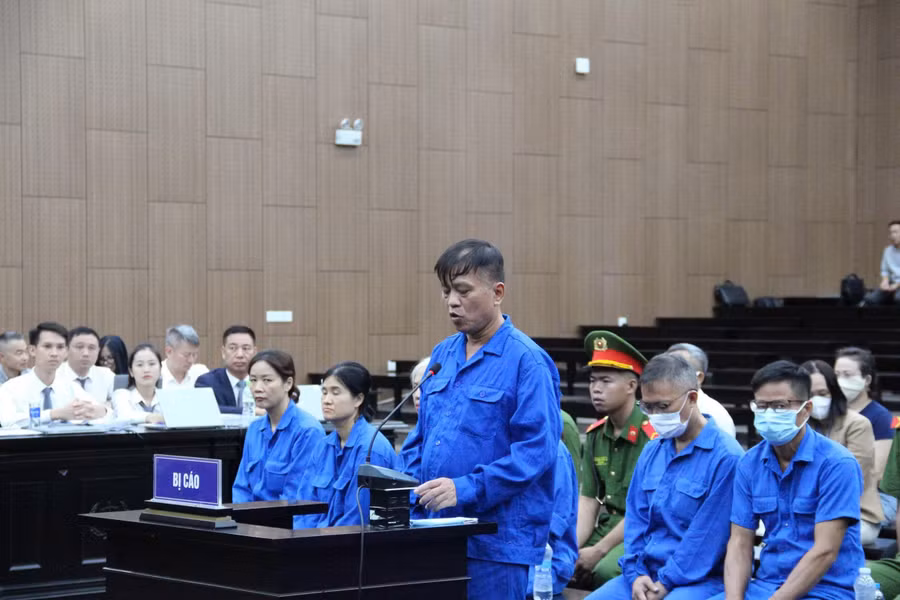 Chủ doanh nghiệp khai đưa 170.000 USD cho cựu Thứ trưởng để được cấp phép 