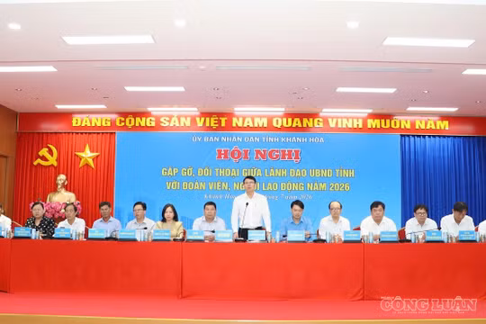 Khánh Hòa gặp gỡ, đối thoại với đoàn viên, người lao động 