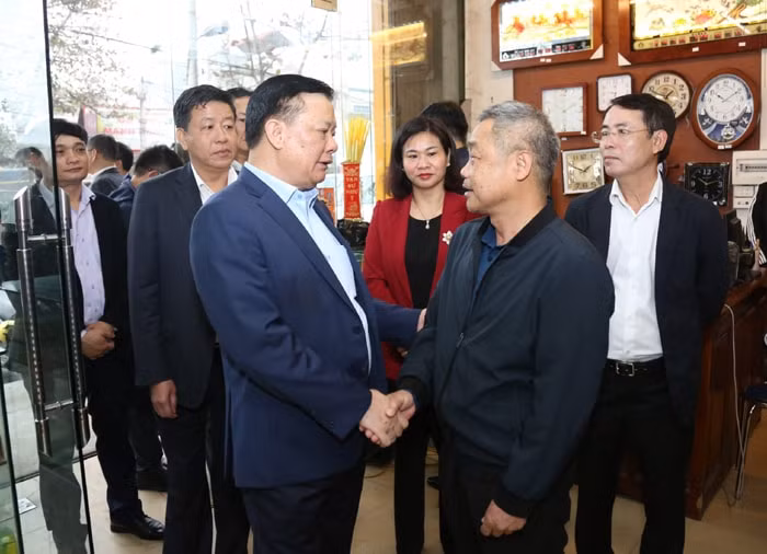 bi thu ha noi gap go van dong nguoi dan ung ho du an vanh dai 4 hinh 2