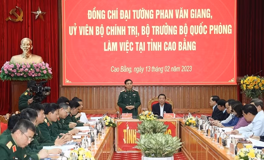 dai tuong phan van giang tham va lam viec voi tinh uy cao bang hinh 1