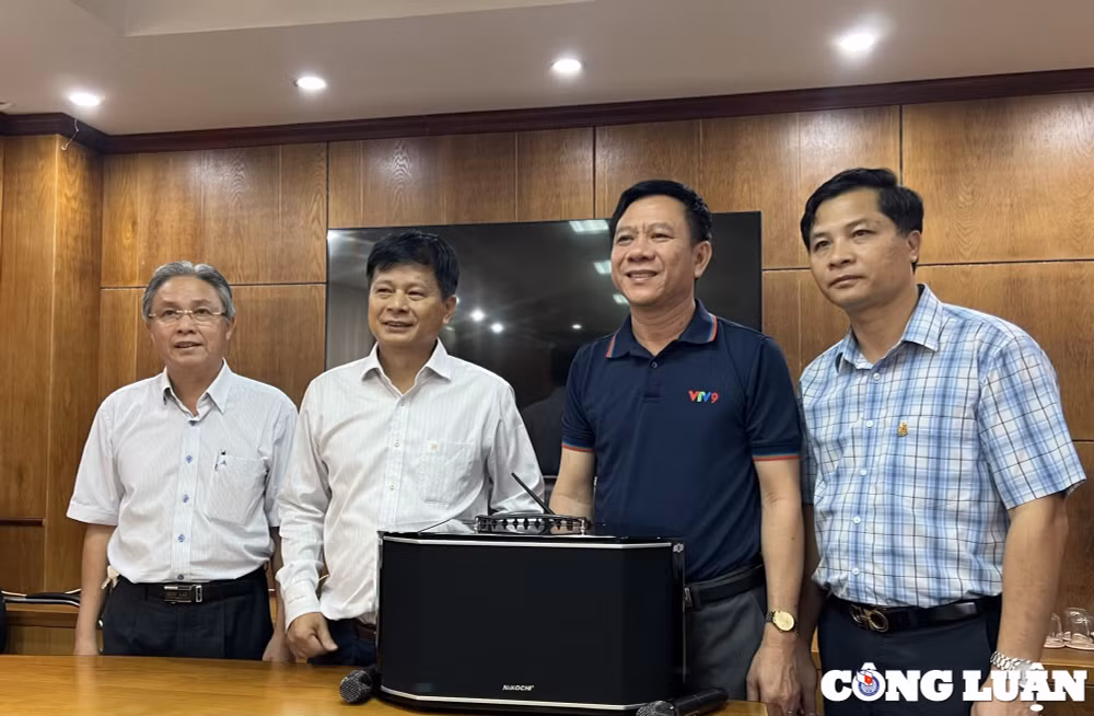 van phong dai dien hoi nha bao viet nam tai tphcm tiep nhan thiet bi hinh 1