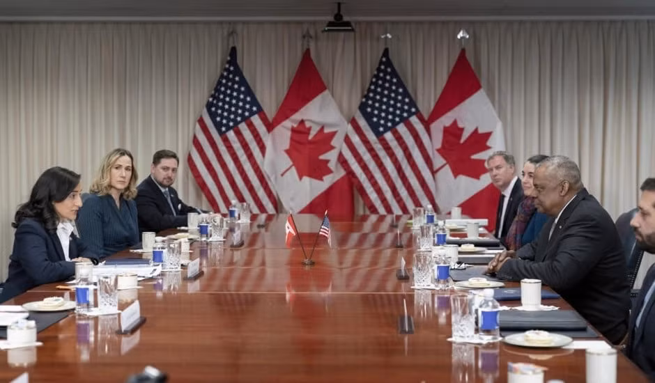 quan doi my ban ha vat the la thu ba gan bien gioi canada hinh 1