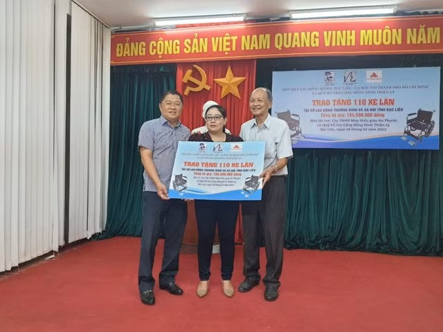 trao tang 110 chiec xe lan cho nguoi khuyet tat tai tinh bac lieu hinh 1