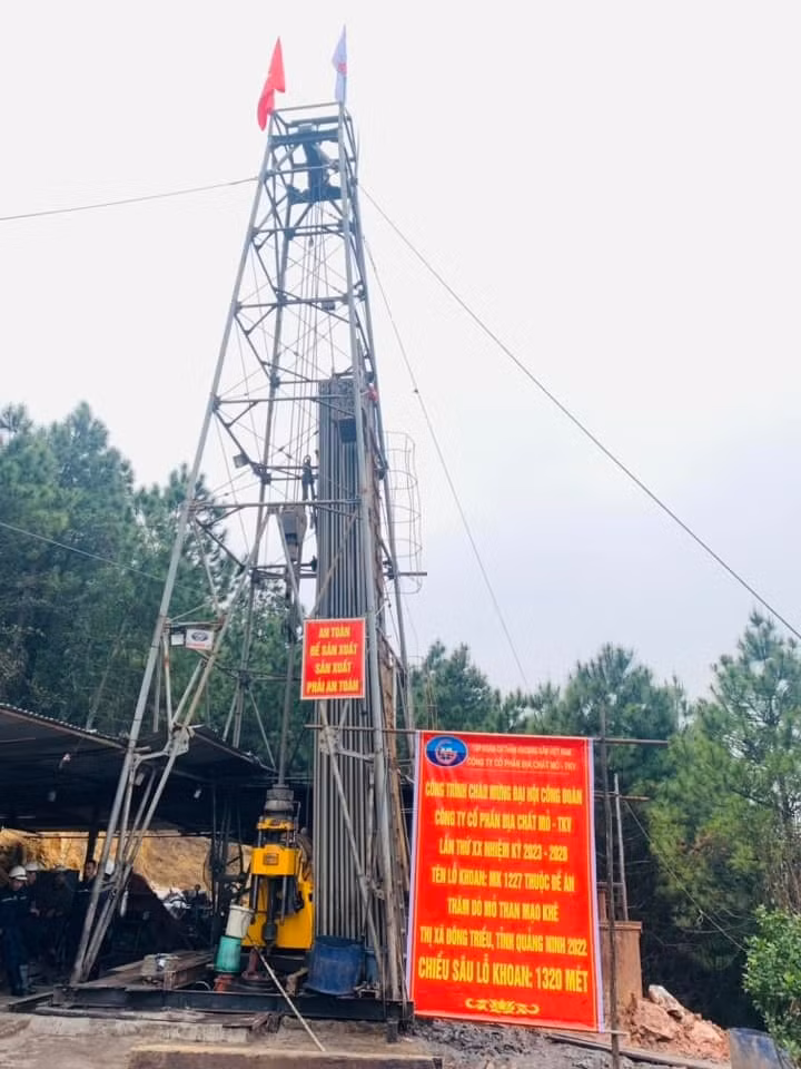 mot don vi cua tkv khoan tham do thanh cong o do sau ky luc 1320m hinh 1