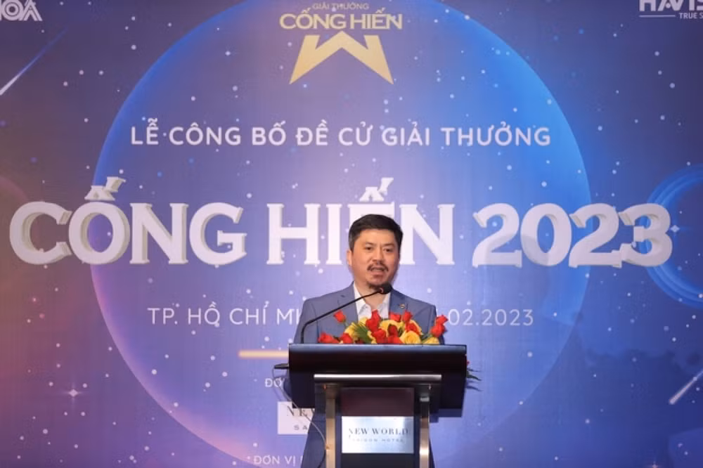 hoang thuy linh dan dau de cu giai thuong cong hien nam 2023 hinh 3