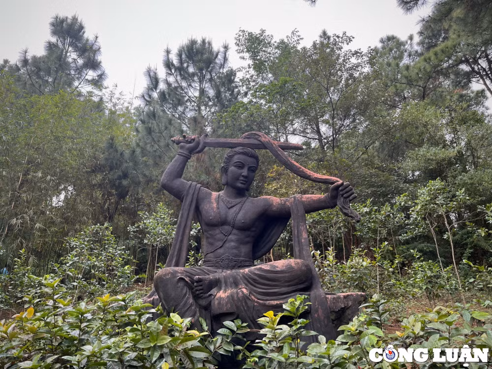 chua dung dia tang phi lai tu noi tien canh an lac tai ha nam hinh 9