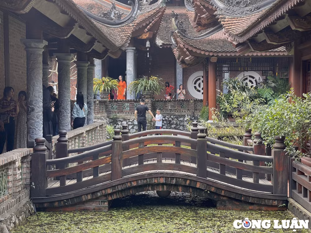 chua dung dia tang phi lai tu noi tien canh an lac tai ha nam hinh 5