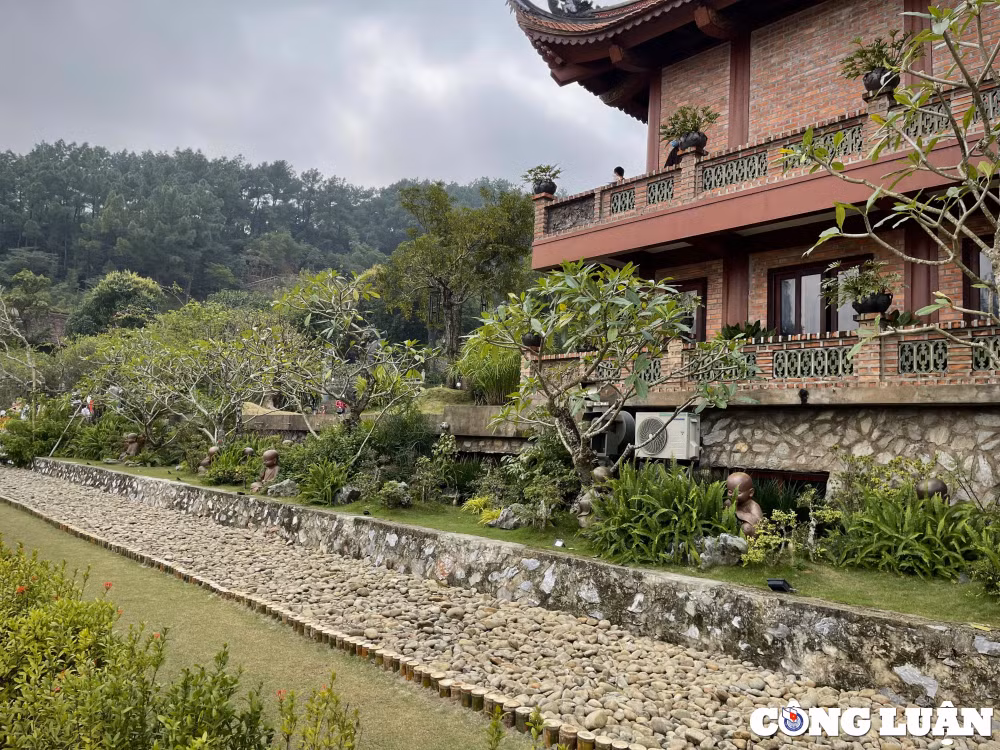 chua dung dia tang phi lai tu noi tien canh an lac tai ha nam hinh 11