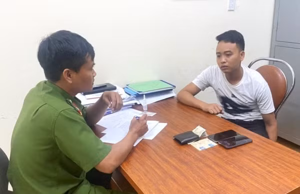 nghi pham dung sung cuop cua hang the gioi di dong o vinh phuc sa luoi tai bao loc hinh 1