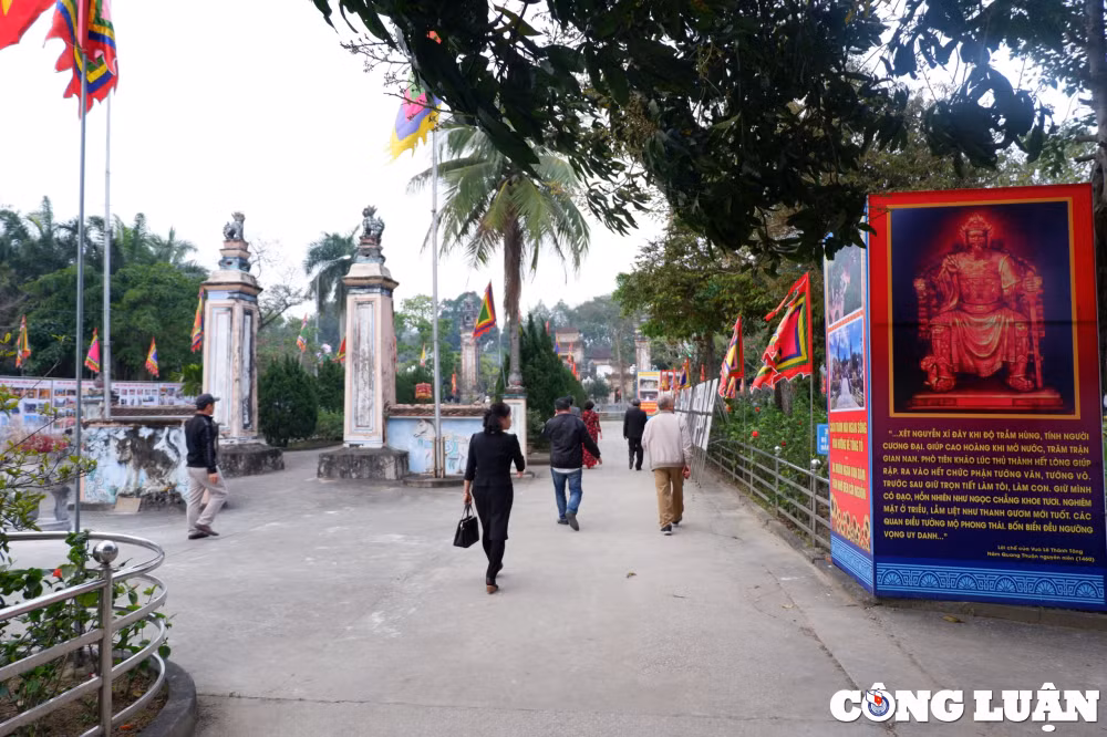 le hoi den tho thai su cuong quoc cong nguyen xi hinh 4