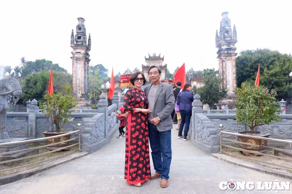 le hoi den tho thai su cuong quoc cong nguyen xi hinh 17