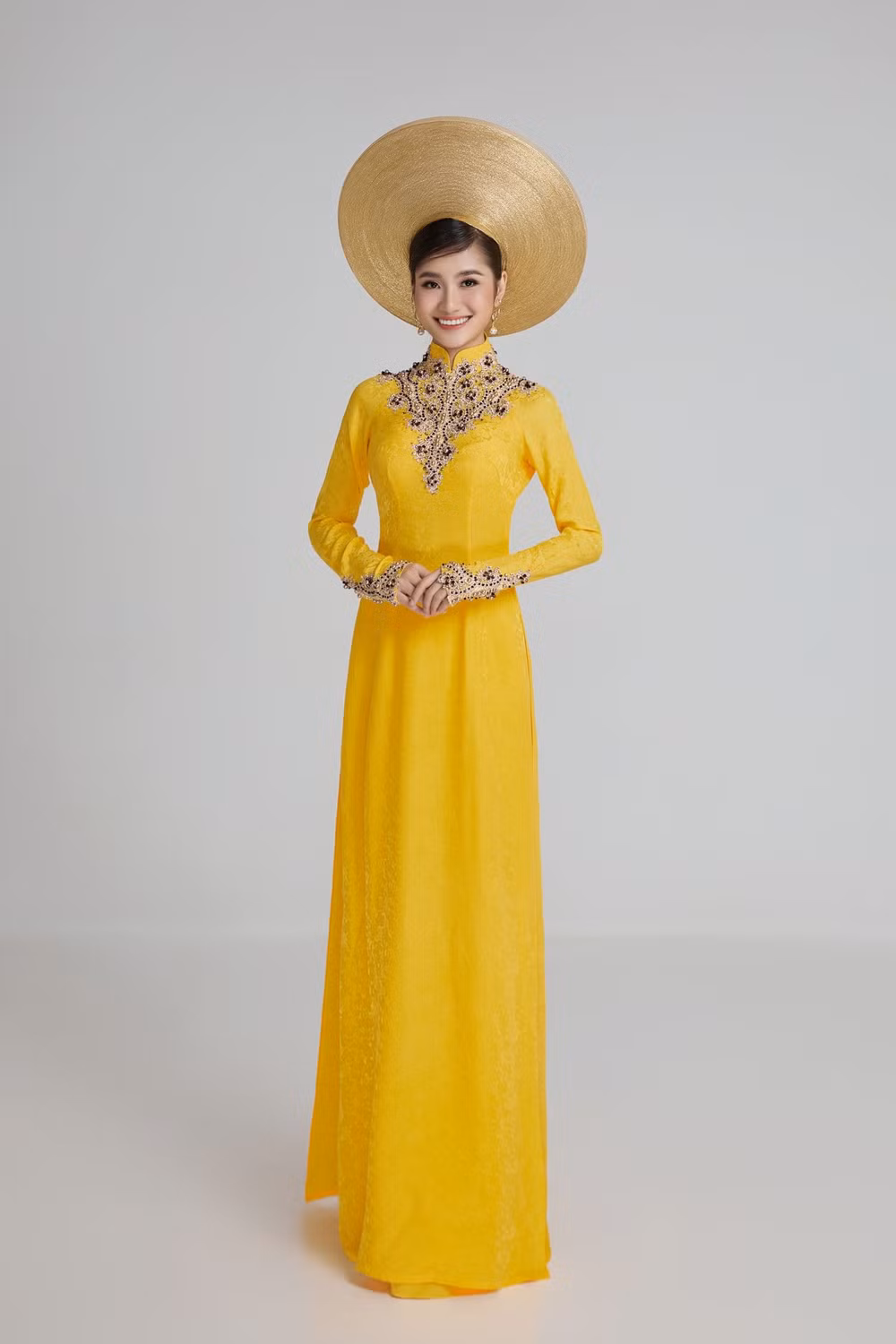 tranh tai voi nguoi dep 65 nuoc hoa hau nguyen thanh ha quyet tam chinh phuc the gioi voi ao dai viet hinh 5