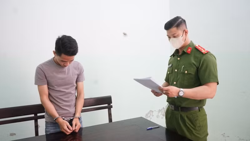 bat doi tuong moc noi voi nhan vien ngan hang mua ban hang tram tai khoan kiem loi hinh 1
