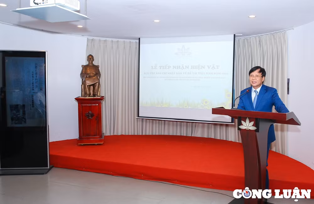 bao tang bao chi viet nam tiep nhan hien vat quy tu giao su shunsuke murakami nhat ban hinh 5
