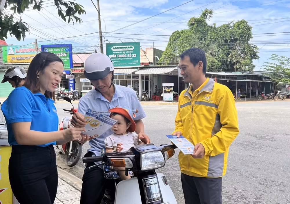 lam dong dong loat ra quan tuyen truyen van dong nguoi dan tham gia bhxh tu nguyen bhyt ho gia dinh hinh 1