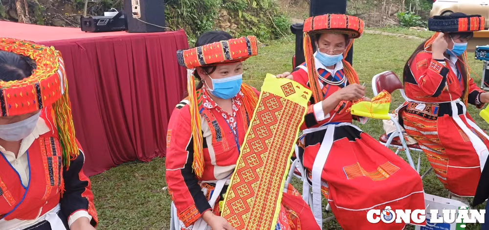 kham pha tinh hoa tho cam cua nguoi dan toc pa then tuyen quang hinh 3