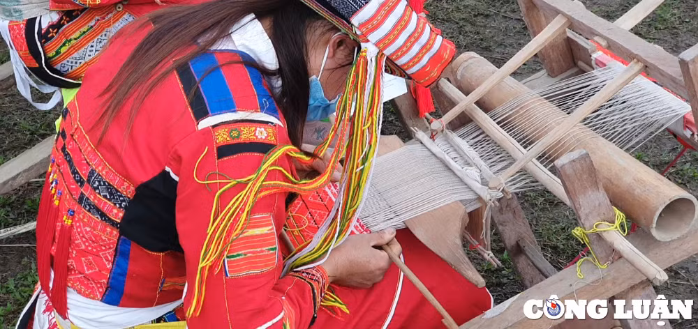 kham pha tinh hoa tho cam cua nguoi dan toc pa then tuyen quang hinh 2